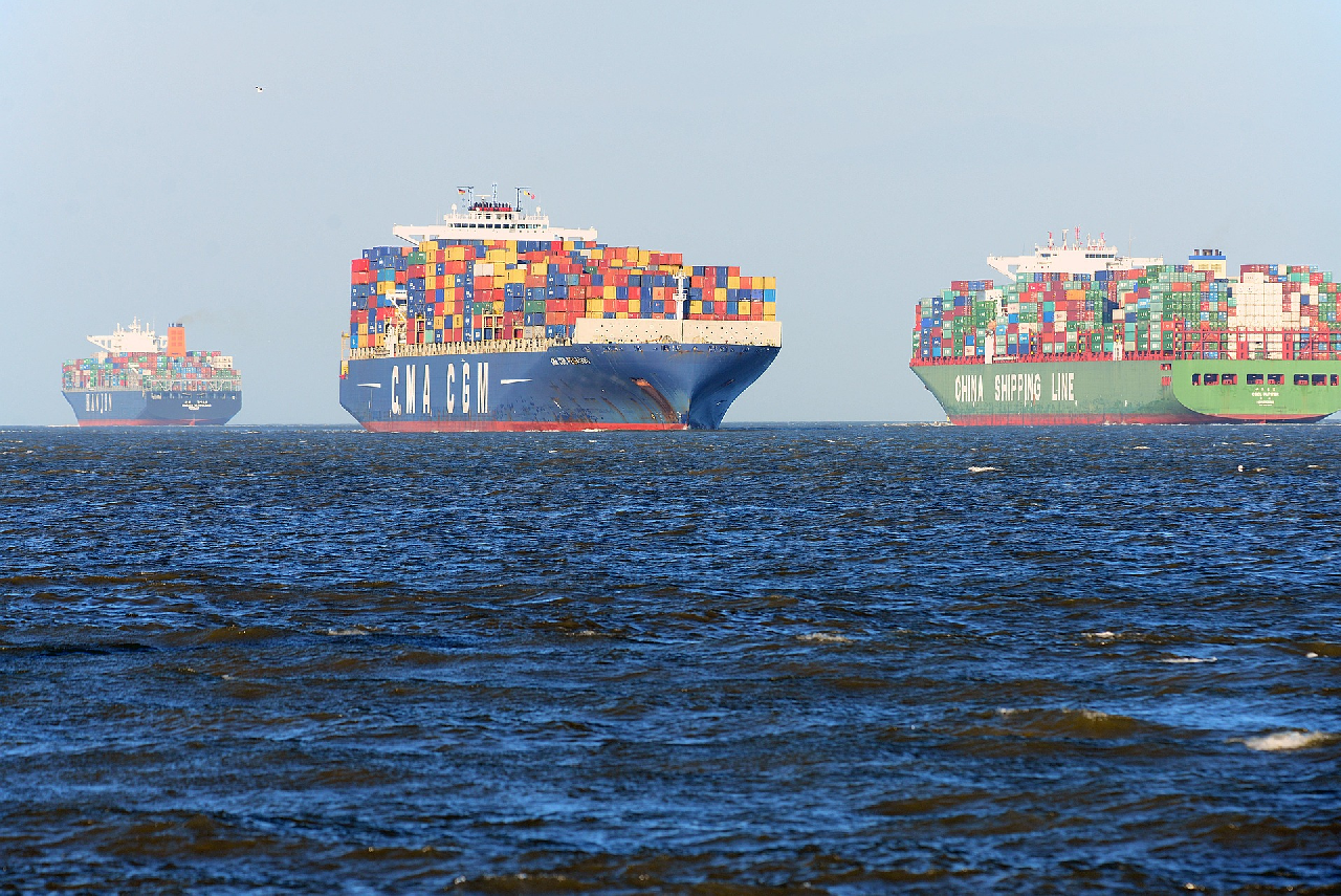 Bulk carrier at sea supported by maritime recruitment agency